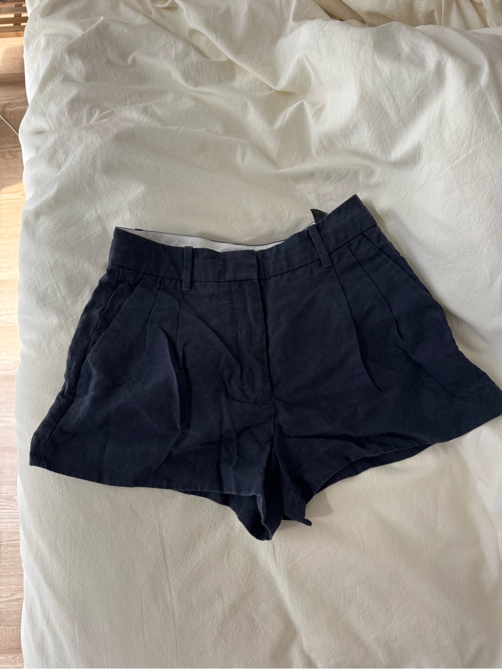 Aritzia Effortless Linen Shorts